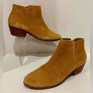 Jack Rogers “Piper” Tan Suede Leather Scalloped Trim Ankle Boots in Oak Sz 7.5